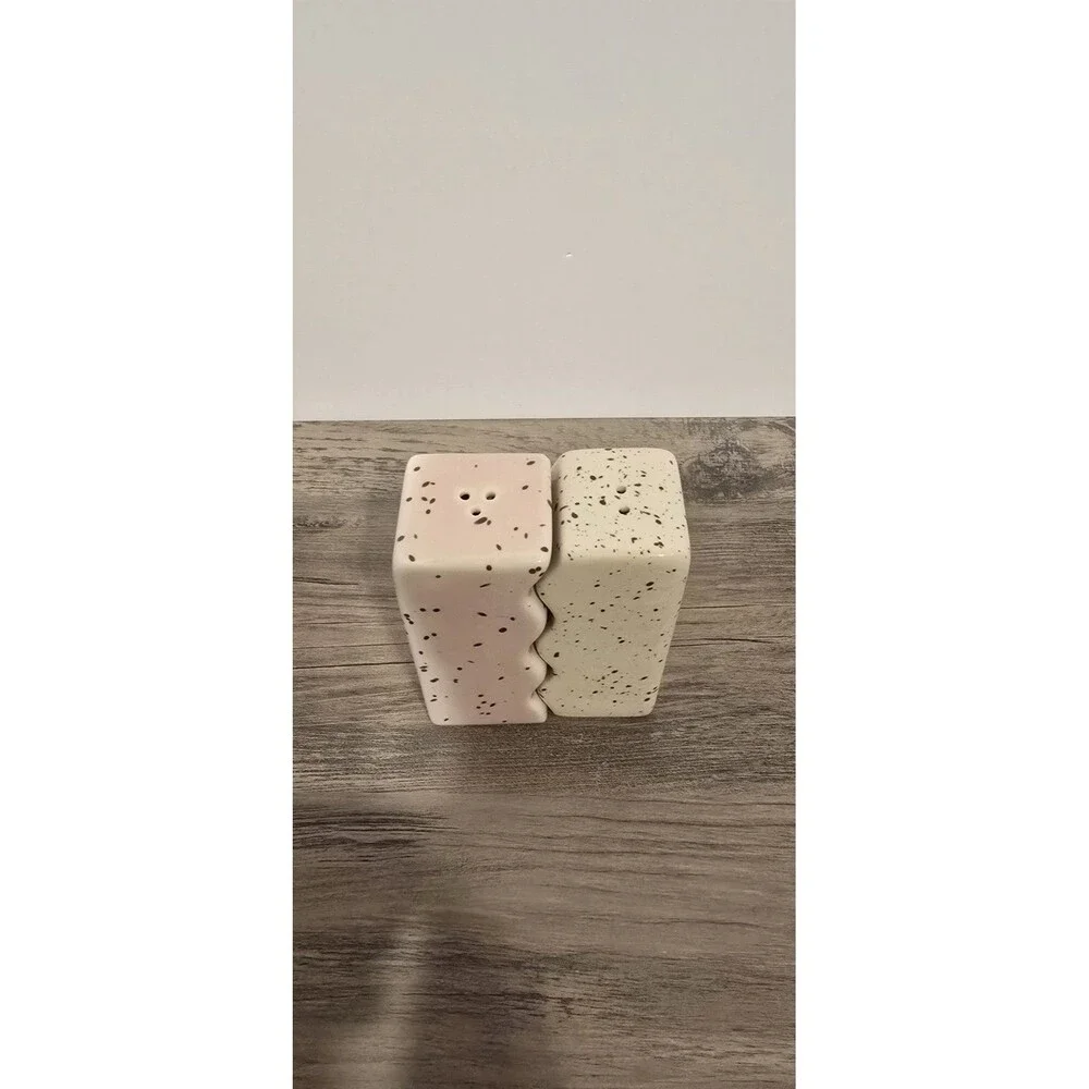 Room Essentials Salt Pepper Shaker Set Stoneware Pink White Speckled 2pc New